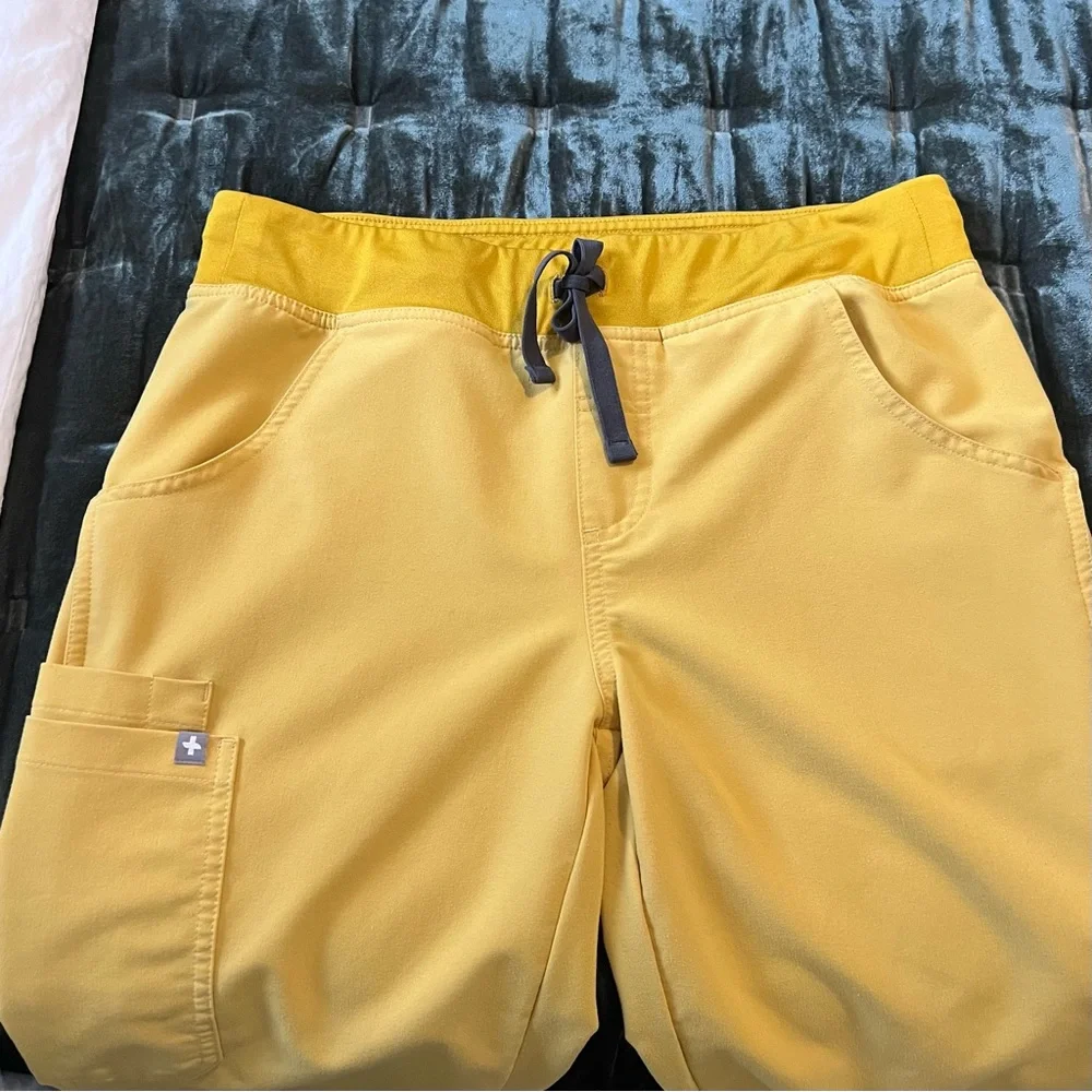 Figs Small Petite Light Gold Kade
Scrub Pants - Picture 4 of 5